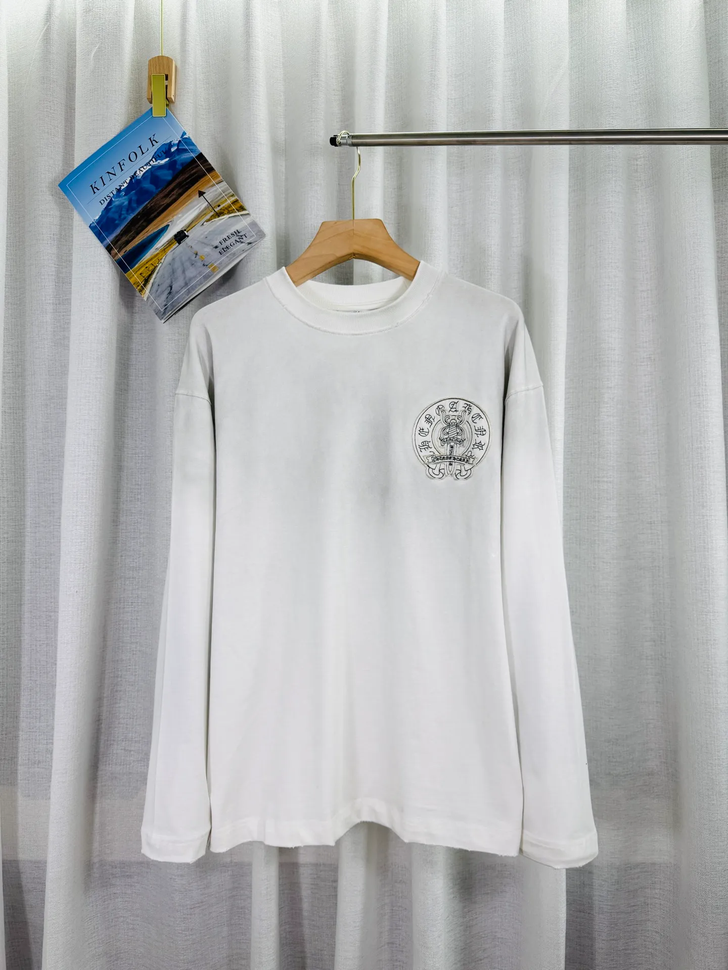 P250 ch high version Chrome Hearts 2025 new autumn and winter cross patch washed spray horse slip long-sleeved T-shirt, fabric: 26 double yarns, 320 grams weight, patch embroidery, heavy wash water ➕ fried color + spray horse slip printing process: patch embroidery, secondary color spray horse slip process Color: black white Size: S M L XL Style number: 5185